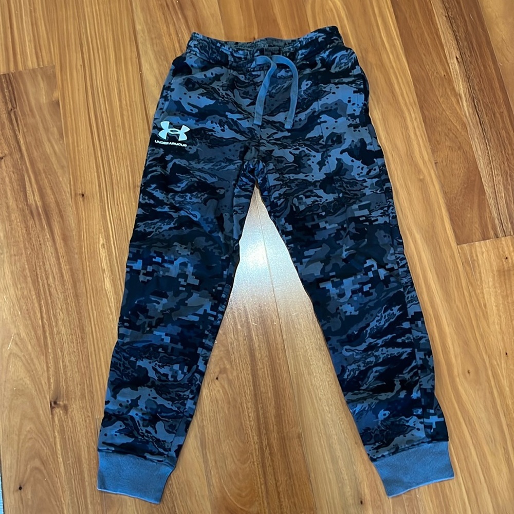UA boys sweatpants